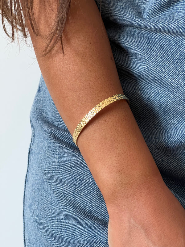 Bratara Hammered Gold
